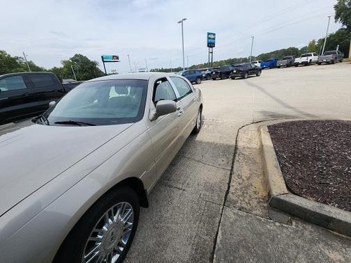 2010 Lincoln Town Car Signature Limited