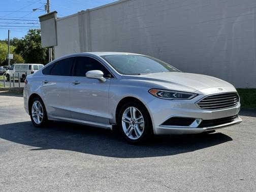 Photo 2 of 21 of 2018 Ford Fusion SE