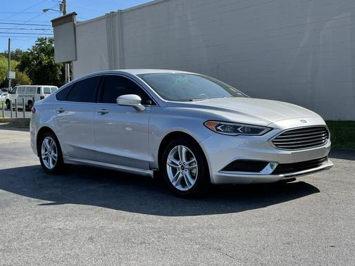 Photo 3 of 21 of 2018 Ford Fusion SE