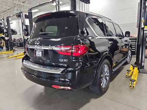 2022 INFINITI QX80 Luxe