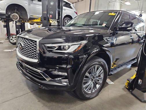 2022 INFINITI QX80 Luxe