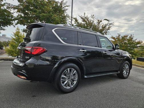 2023 INFINITI QX80 Luxe