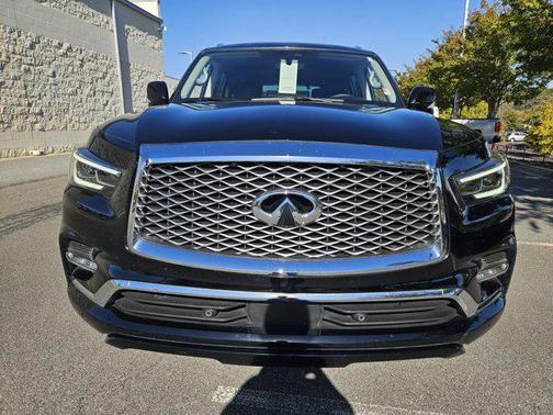 2023 INFINITI QX80 Luxe