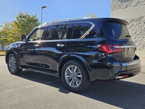 2023 INFINITI QX80 Luxe