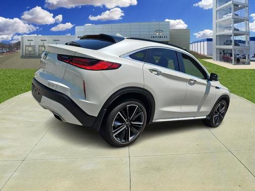 2023 INFINITI QX55 LUXE
