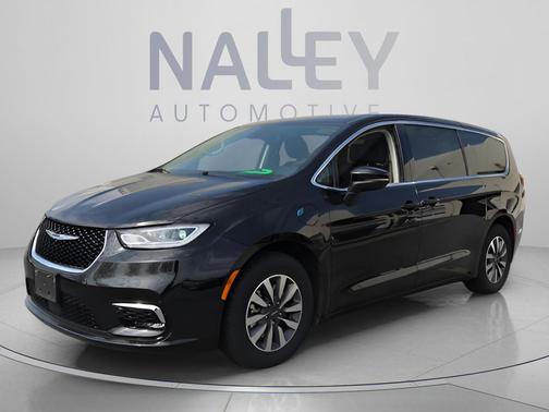 Brilliant Black Crystal Pearlcoat 2023 Chrysler Pacifica Hybrid Touring L