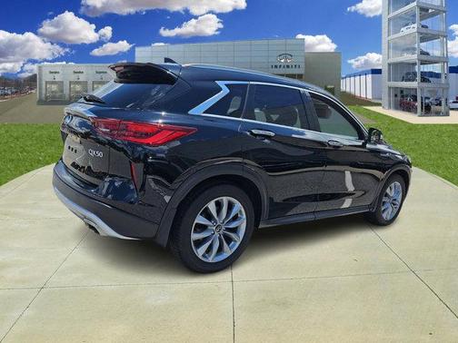 2022 INFINITI QX50 LUXE AWD