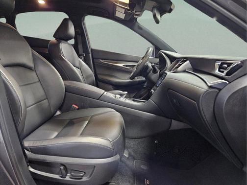 2023 INFINITI QX55 LUXE