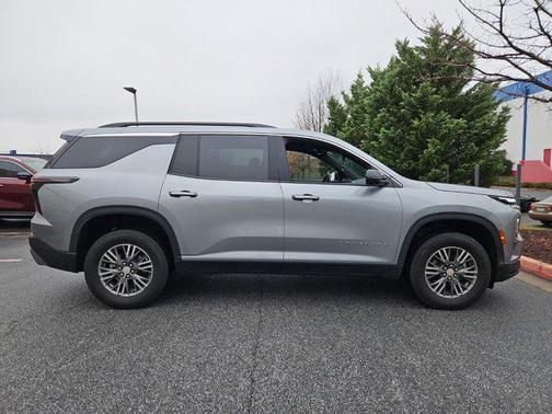 2024 Chevrolet Traverse LT