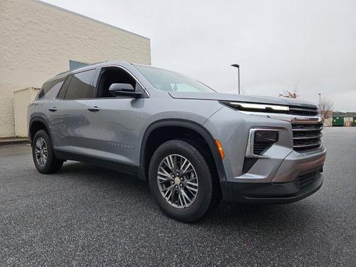 2024 Chevrolet Traverse LT