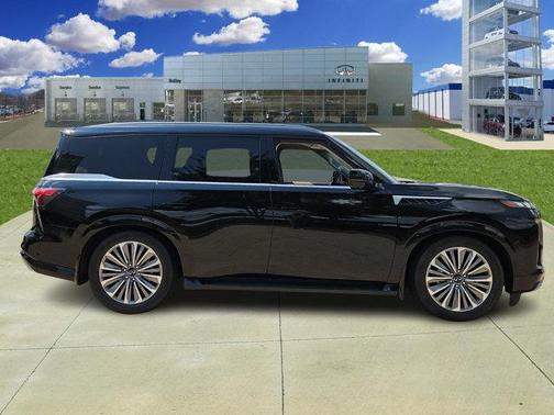 2025 INFINITI QX80 Luxe