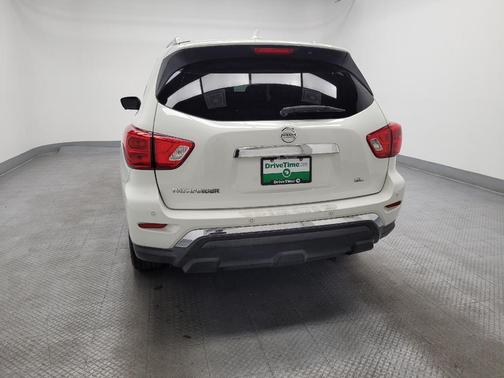 White 2019 Nissan Pathfinder SL