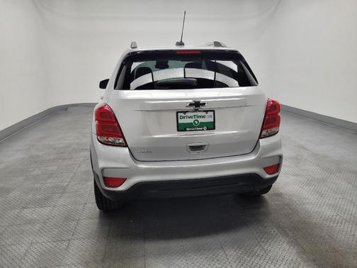 Silver Ice Metallic 2021 Chevrolet Trax LT