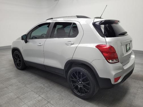 Silver Ice Metallic 2021 Chevrolet Trax LT