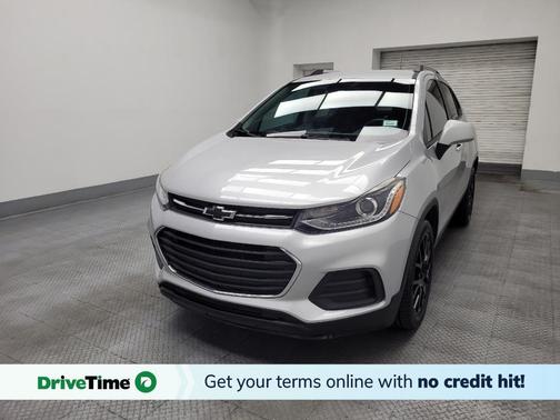 Silver Ice Metallic 2021 Chevrolet Trax LT