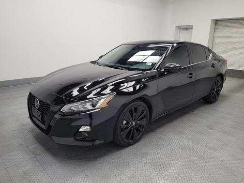 2022 Nissan Altima SR FWD