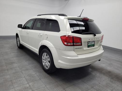 White 2015 Dodge Journey SE