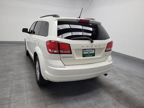 White 2015 Dodge Journey SE