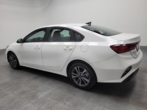 Snow White Pearl 2022 Kia Forte LXS