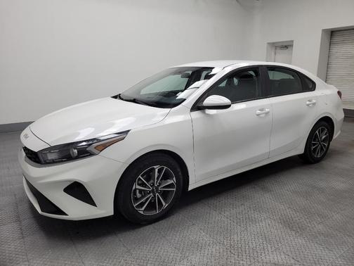 Snow White Pearl 2022 Kia Forte LXS