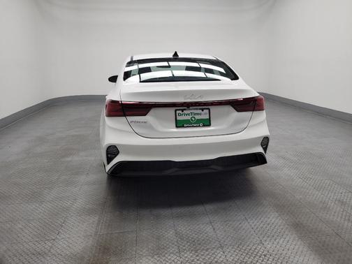 Snow White Pearl 2022 Kia Forte LXS