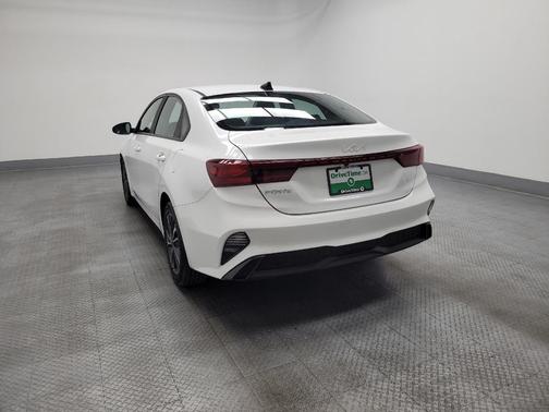 Snow White Pearl 2022 Kia Forte LXS