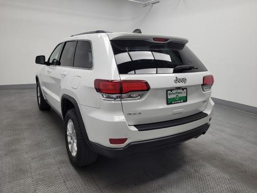 Bright White Clearcoat 2021 Jeep Grand Cherokee Laredo