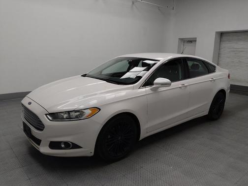 White 2016 Ford Fusion SE