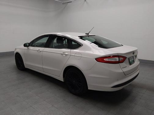 White 2016 Ford Fusion SE