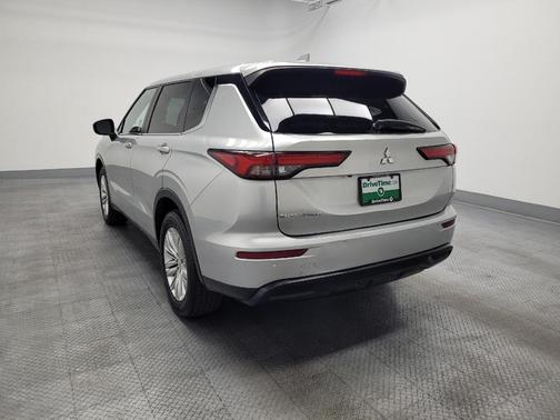 Alloy Silver Metallic 2022 Mitsubishi Outlander ES