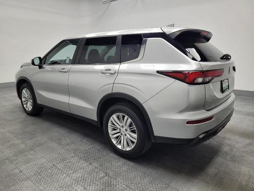 Alloy Silver Metallic 2022 Mitsubishi Outlander ES
