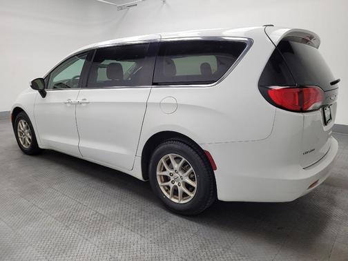 Bright White Clearcoat 2022 Chrysler Voyager LX