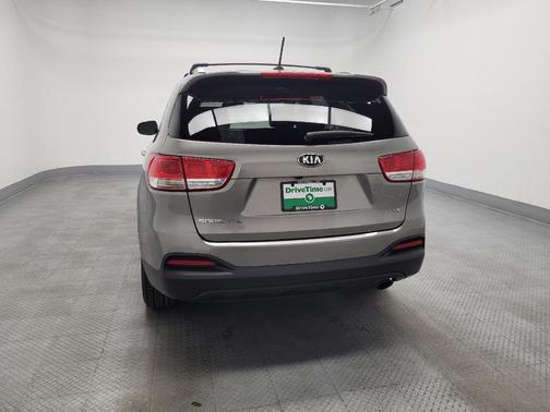 Titanium Silver 2016 Kia Sorento LX