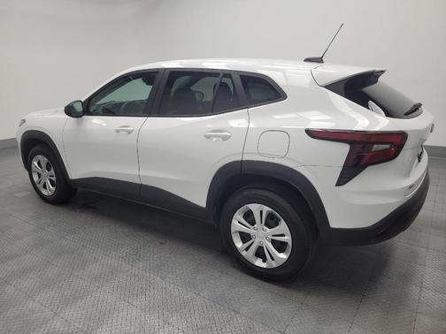 Summit White 2025 Chevrolet Trax LS