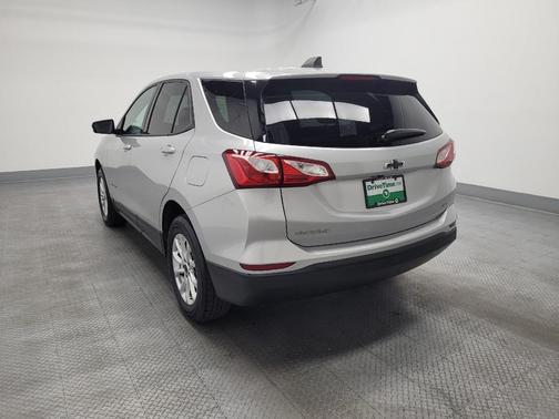 Silver Ice Metallic 2019 Chevrolet Equinox LS