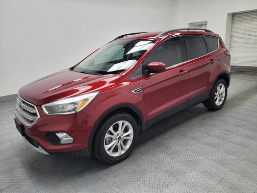 Red 2018 Ford Escape SE