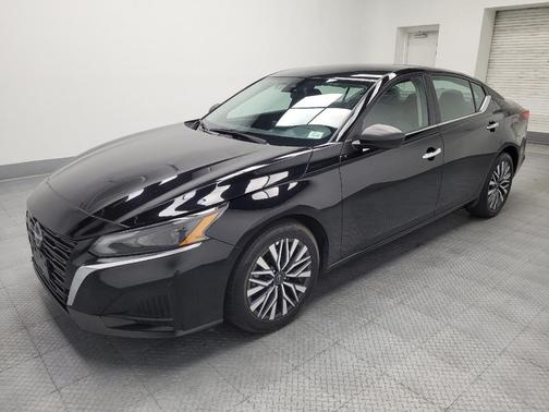Super Black 2025 Nissan Altima 2.5 SV
