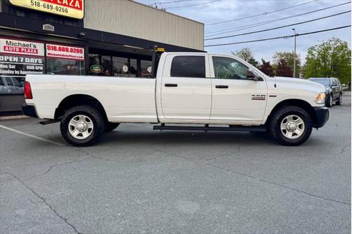 2017 RAM 3500 Tradesman Crew Cab 4x2 8' Box