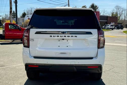 Summit White 2022 Chevrolet Suburban 4WD Z71