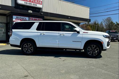 Summit White 2022 Chevrolet Suburban 4WD Z71