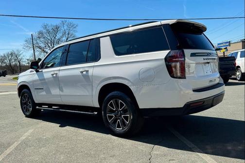 Summit White 2022 Chevrolet Suburban 4WD Z71