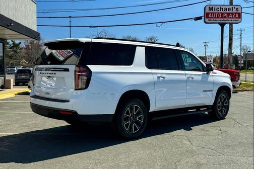 Summit White 2022 Chevrolet Suburban 4WD Z71
