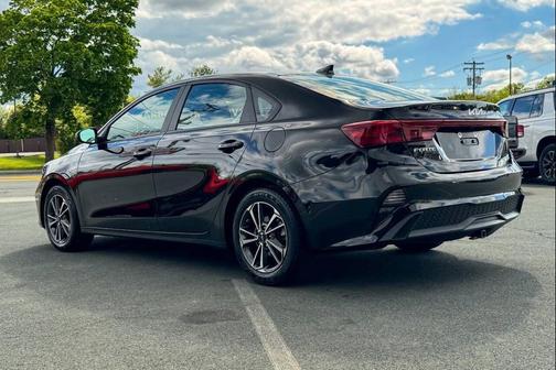 Aurora Black 2022 Kia Forte LXS
