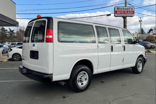 Summit White 2018 Chevrolet Express 2500 Work Van