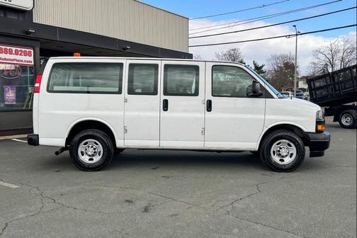 Summit White 2018 Chevrolet Express 2500 Work Van