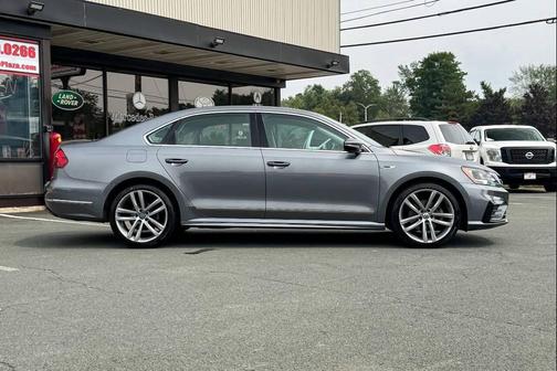2017 Volkswagen Passat 1.8T R-Line w/Comfort