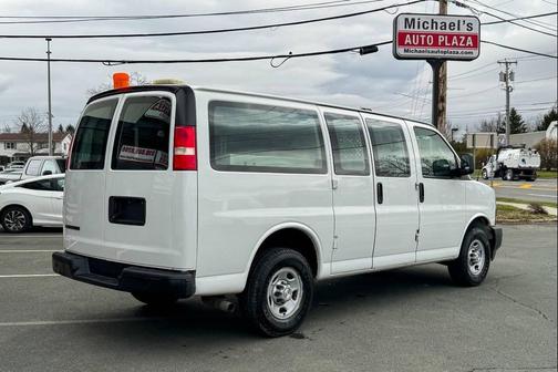 Summit White 2018 Chevrolet Express 2500 Work Van
