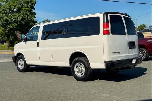 Summit White 2018 Chevrolet Express 2500 LT