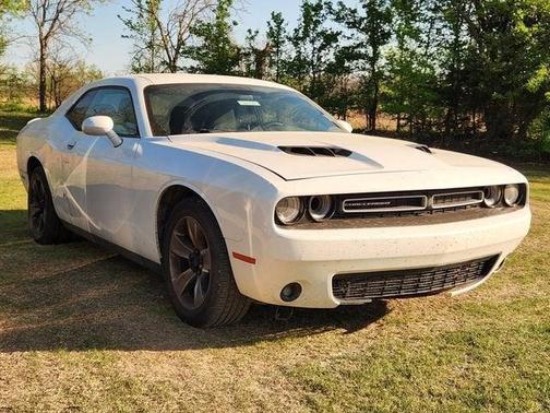 Bright White Clearcoat 2016 Dodge Challenger SXT