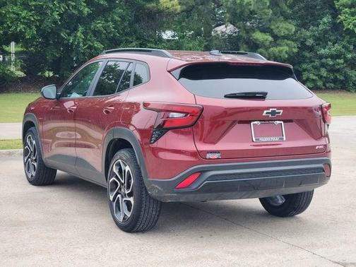 Crimson Metallic 2025 Chevrolet Trax FWD 2RS
